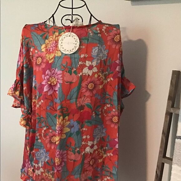 Umgee Plus Size Floral Print V-Neck Short Ruffle Hem Sleeve Top with Side Slits - Picture 7 of 9